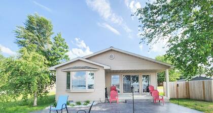 3 bedroom Lakefront living at its best! - Houghton Lake