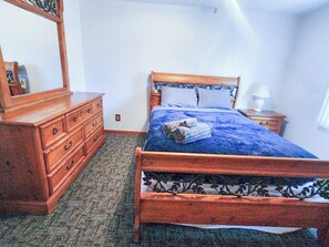 3 bedrooms, WiFi, bed sheets - 3 bedroom Lakefront living at its best! - Houghton Lake (Houghton Lake)
