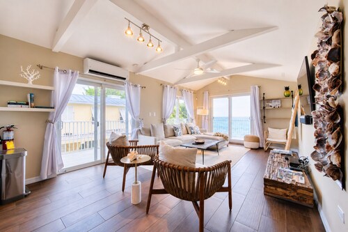 Cozy 4 Bedroom Beach House, Tennis Courts & Pool