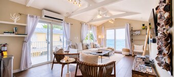 Cozy 4 Bedroom Beach House, Tennis Courts & Pool