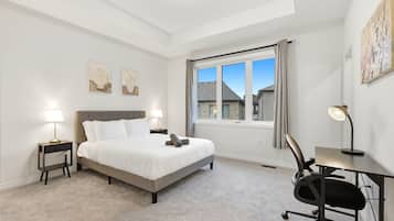 4 slaapkamers, een strijkplank/strijkijzer, wifi, beddengoed