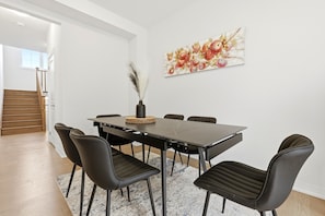 Dining - Soleil Nest - 5 Beds, 2.5 Baths, 2 Park, Backyard (Pickering)