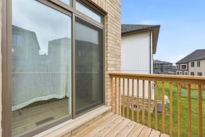 Property grounds - Soleil Nest - 5 Beds, 2.5 Baths, 2 Park, Backyard (Pickering)