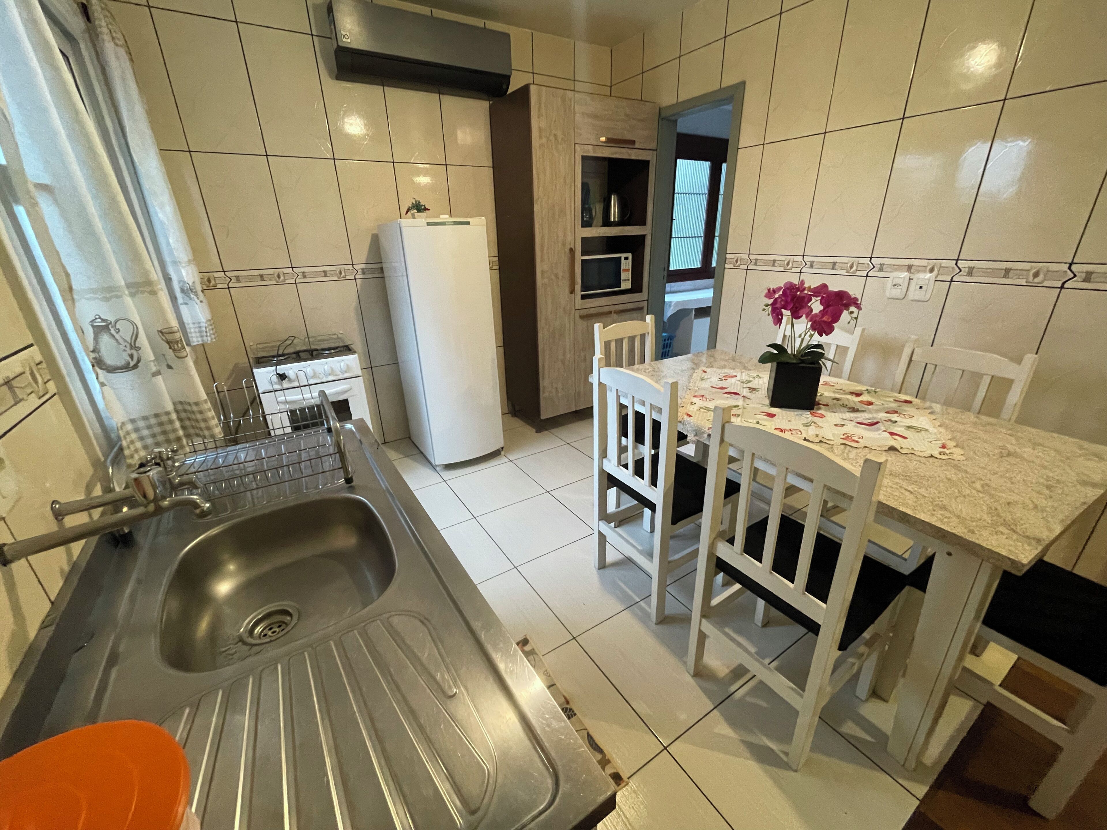 Basic Apartment | Dining