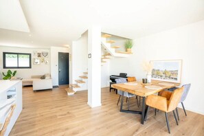 House | Dining - Beautiful Villa With Private Pool in Montpellier (Montpellier)