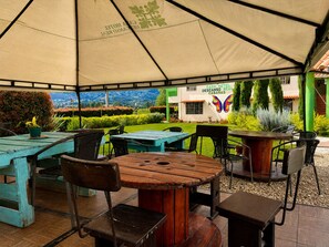 Outdoor dining - Casa Hotel Descanso Real (Paipa)