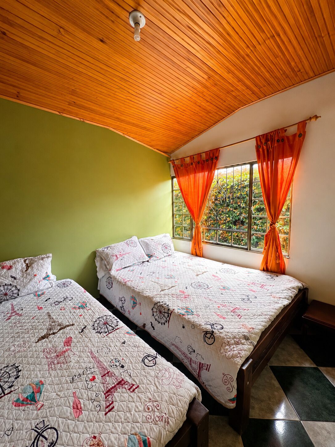 Family Cabin | Free WiFi, bed sheets