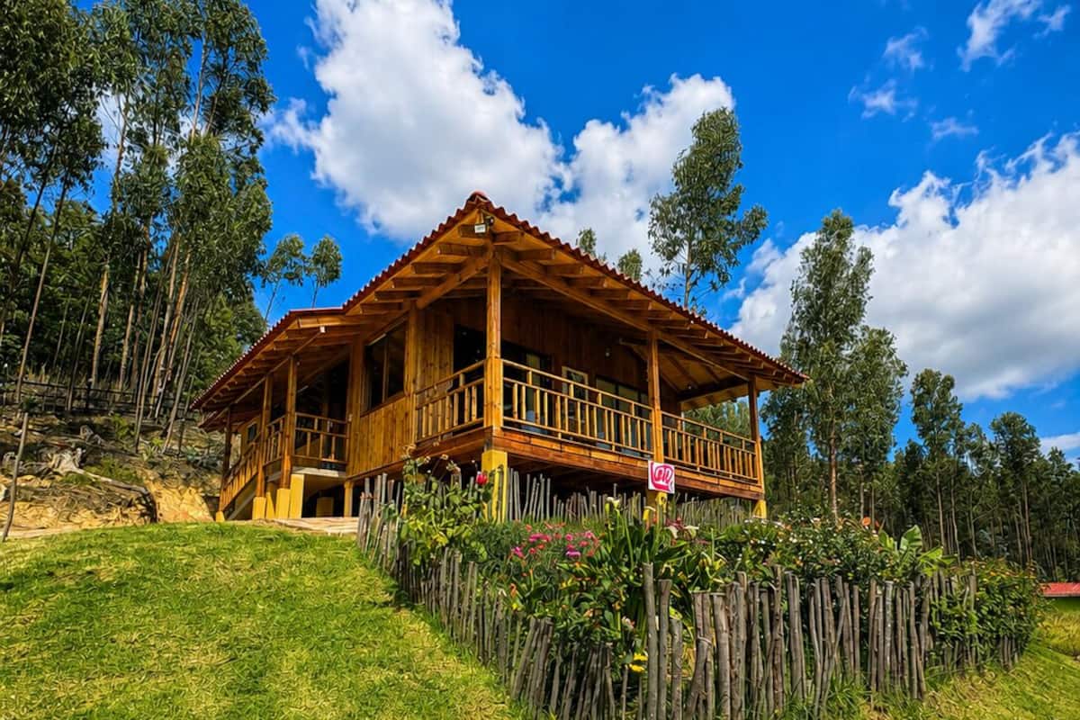 Cabaña Confort, balcón, vista a la montaña | Wifi gratis y ropa de cama
