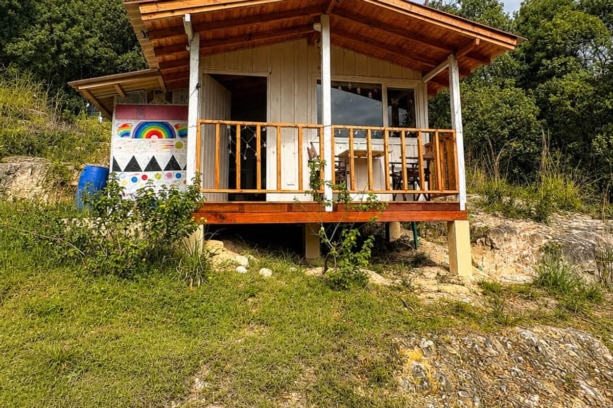 Cabaña Confort, balcón, vista a la montaña | Wifi gratis y ropa de cama