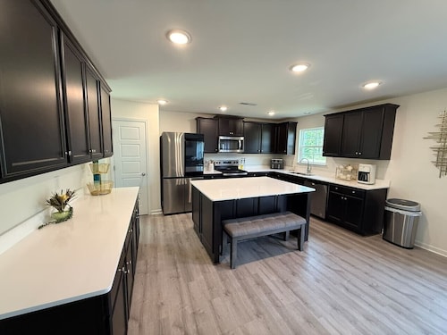 5 bedroom spacious in quiet neighborhood