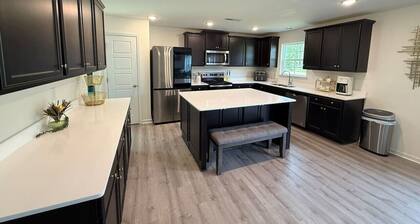 5 bedroom spacious in quiet neighborhood