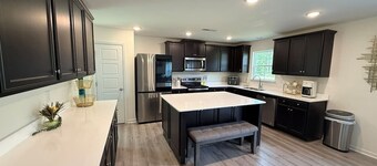 5 bedroom spacious in quiet neighborhood