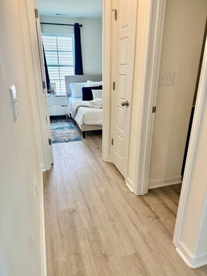 5 Schlafzimmer, Schreibtisch, Bügeleisen/Bügelbrett, WLAN