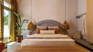 Free minibar, in-room safe, blackout curtains