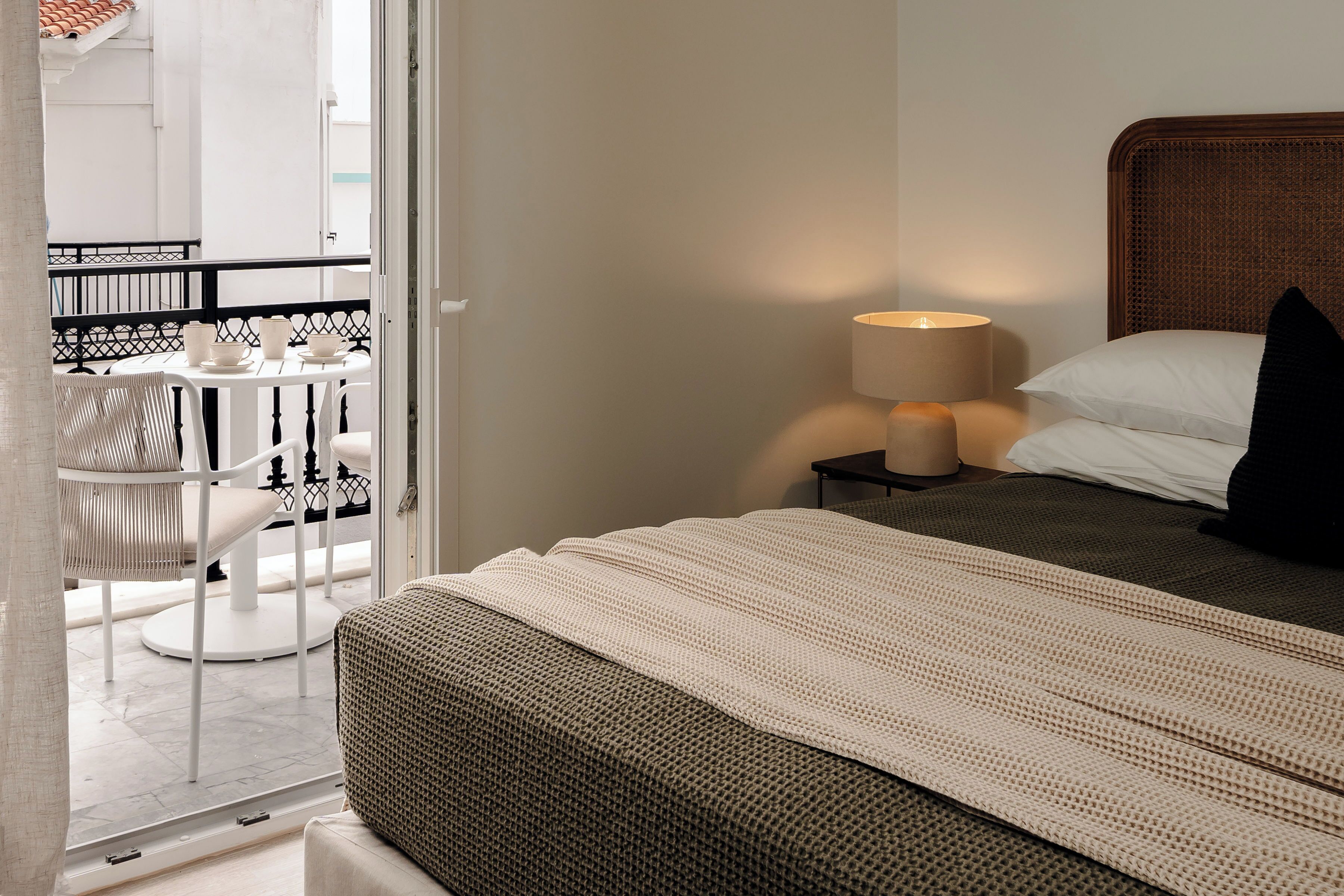 Apartment, 3 Bedrooms, Executive Level | Minibar (free items), in-room safe, blackout drapes