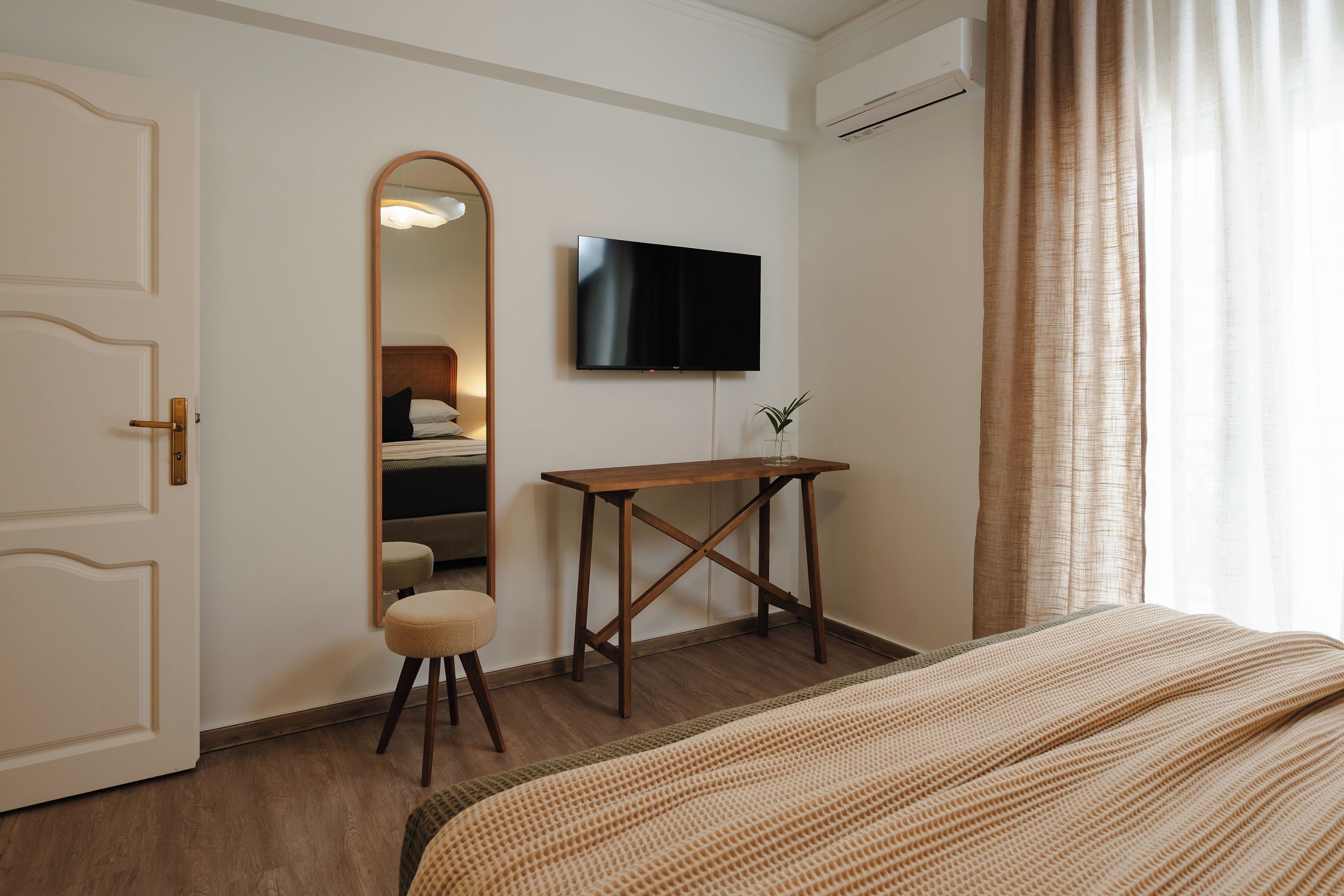 Apartment, 3 Bedrooms, Executive Level | Minibar (free items), in-room safe, blackout drapes