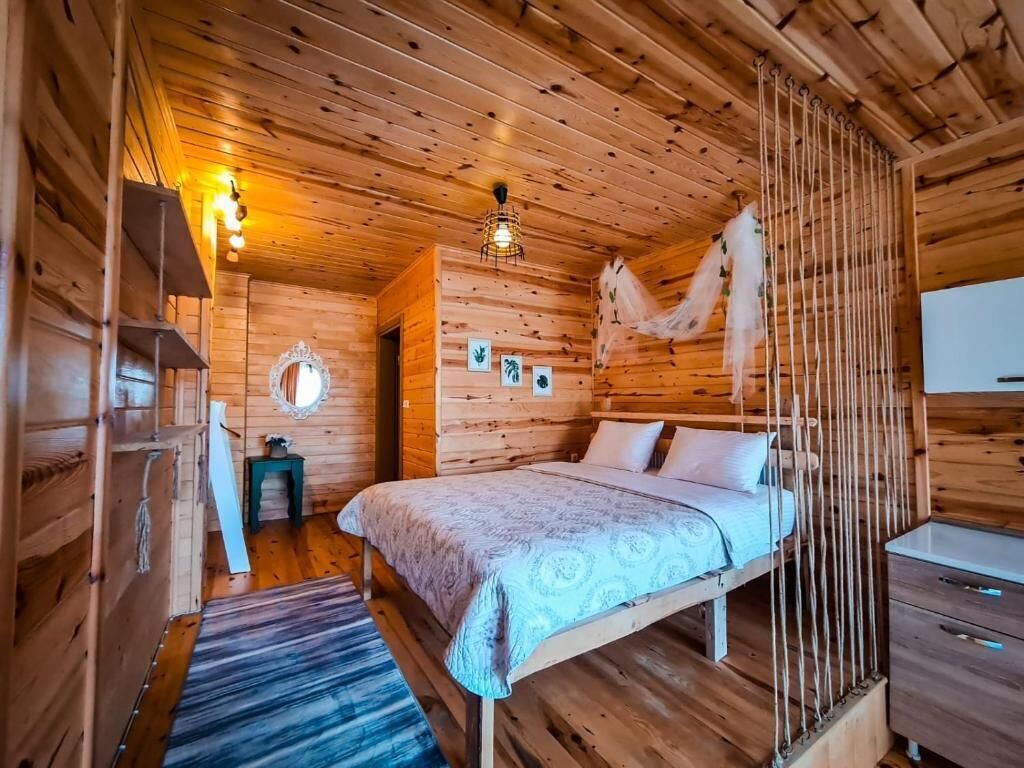 Room, River View