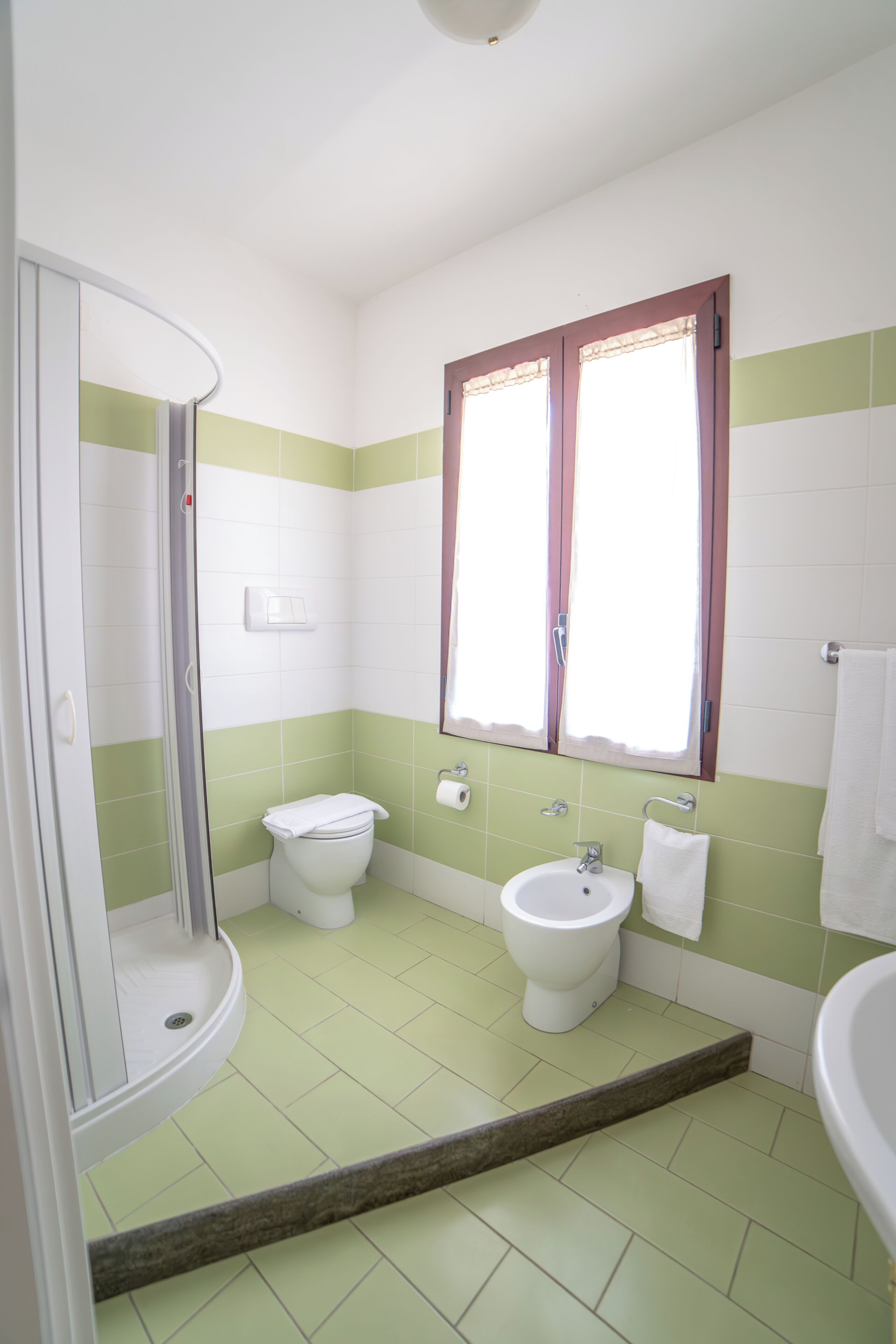 Comfort Double or Twin Room, Balcony, Garden View | Bathroom | Hair dryer, towels, soap, shampoo