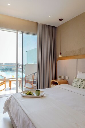 Room - Stunning Lagoon View Apartment with Balcony 2BR for 6 (Cartagena)