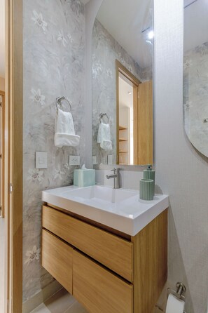 Bathroom - Stunning Lagoon View Apartment with Balcony 2BR for 6 (Cartagena)