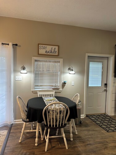 Converted Milking Parlor with gorgeous farm views! Complete with farm decor