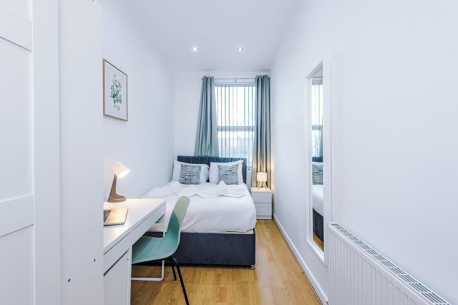 4 bedrooms, desk, iron/ironing board, free WiFi