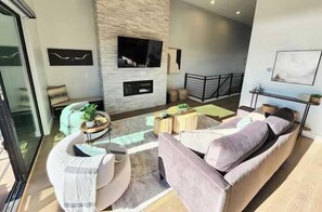 Fernseher, Kamin, Stereoanlage, Arbeitsbereiche