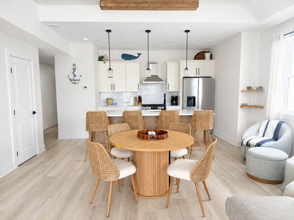Dining - 3-bedroom condo in the heart of Wildwood with Roof Deck! (Wildwood)