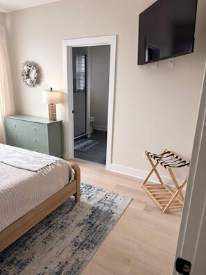 Room - 3-bedroom condo in the heart of Wildwood with Roof Deck! (Wildwood)