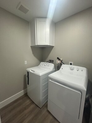 Interior - 3-bedroom house, only minutes away from Surfside Beach. (Freeport)