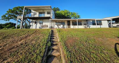 Private Lakefront Retreat - Fishing, Game Room, Fire Pit - Lake Colorado City TX
