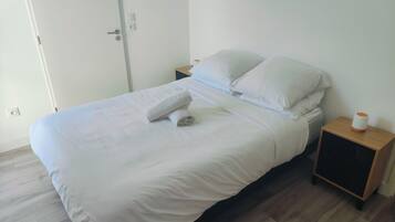 3 bedrooms, desk, iron/ironing board, free WiFi