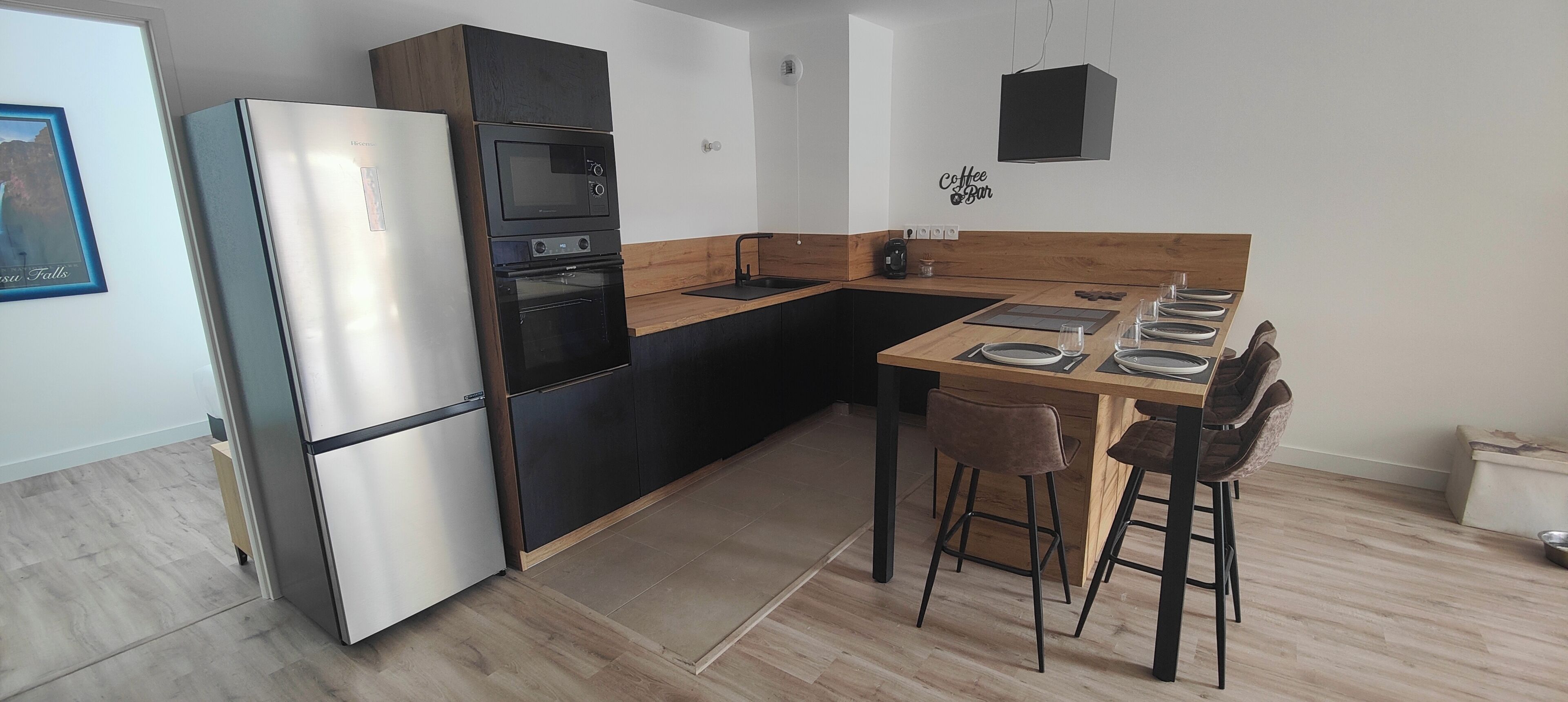 Coffee/tea maker, fridge, microwave, oven
