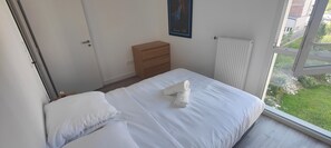 Iron/ironing board, WiFi, bed sheets - Premium Luxury Apartment (Dunkerque)