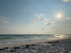 På stranden