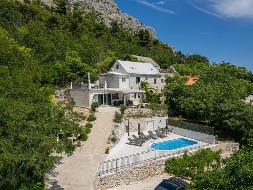 Sea View Villa in Jesenice With Jacuzzi