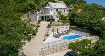 Sea View Villa in Jesenice With Jacuzzi