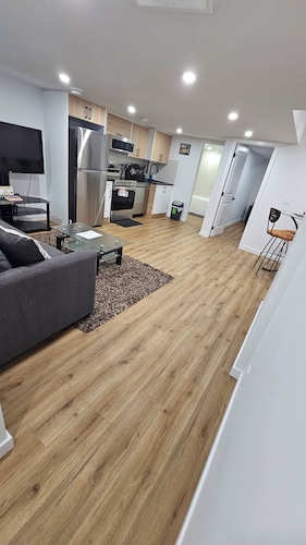Cozy and Bright Private Basement Suite