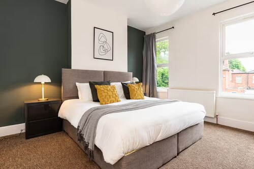 4 Bed House + Drive, Moseley, Birmingham