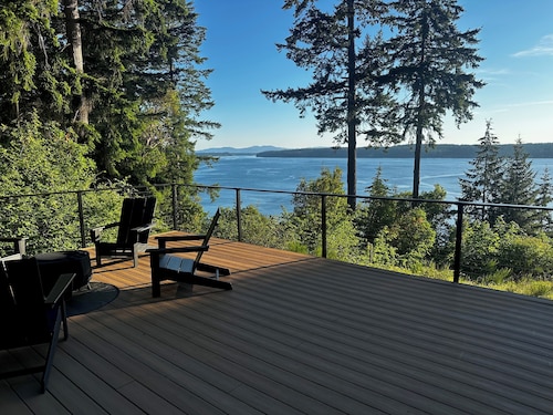 Peaceful 4‑Bedroom Home with Gorgeous Puget Sound Views