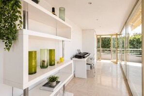 Interior - 3-Bedroom Apartment with Panoramic Ocean View · 100 m² Terrace · Marina (Villeneuve-Loubet)