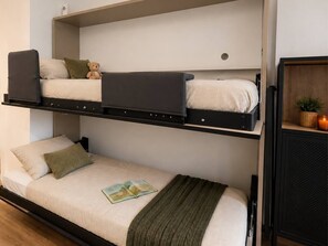 Iron/ironing board, WiFi, bed sheets - Ocean and Marina View · Terrace · Sleeps 4 · Riviera (Villeneuve-Loubet)