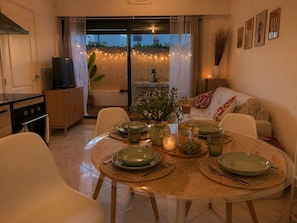 Dining - 2-Bedroom Apartment with Private Terrace · Pool · 50m from the Beach · Parking (Villeneuve-Loubet)