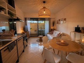 Interior - 2-Bedroom Apartment with Private Terrace · Pool · 50m from the Beach · Parking (Villeneuve-Loubet)