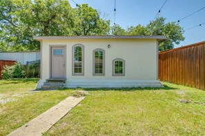 Exterior - Spacious Dallas Home + Guest House | Sleeps 21 (Dallas)