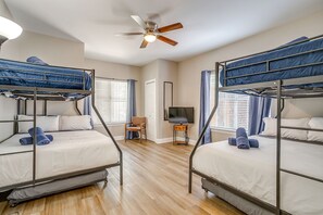5 bedrooms, iron/ironing board, WiFi, bed sheets - Spacious Dallas Home + Guest House | Sleeps 21 (Dallas)