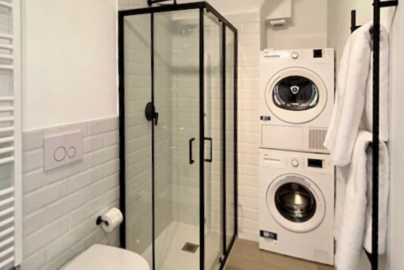 Doccia, bidet, asciugamani, shampoo