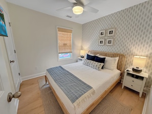 3 Schlafzimmer, Schreibtisch, Bügeleisen/Bügelbrett, Reisekinderbett