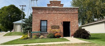 Wykoff Historical Jail Haus with Original Jail Cell Bunks.