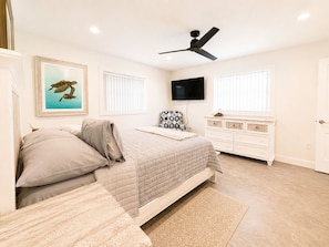 3 bedrooms, iron/ironing board, WiFi, bed sheets - Mtty's beach Scape (Bradenton)